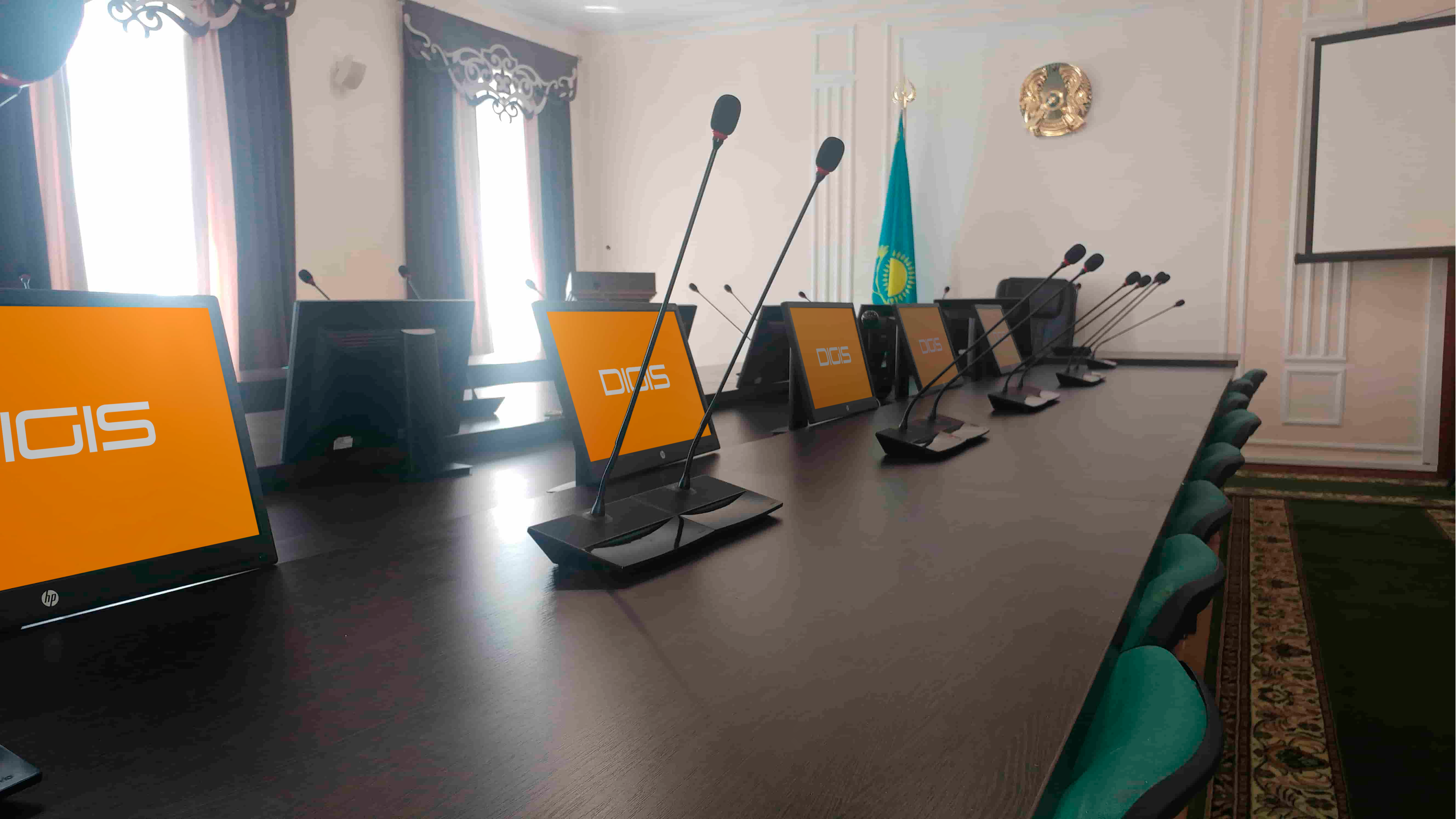 Оснащение конференц-залов персональными мониторами - Акимат Меркенского района